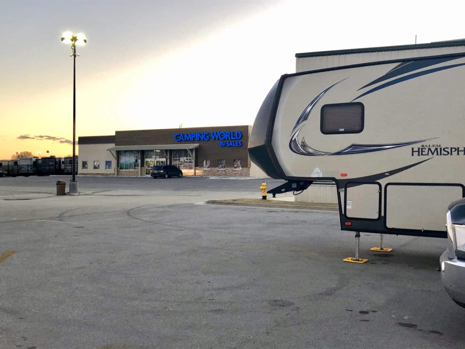 Andy-and-Lezlie_Camping-World-Tulsa-1536x1152.jpg