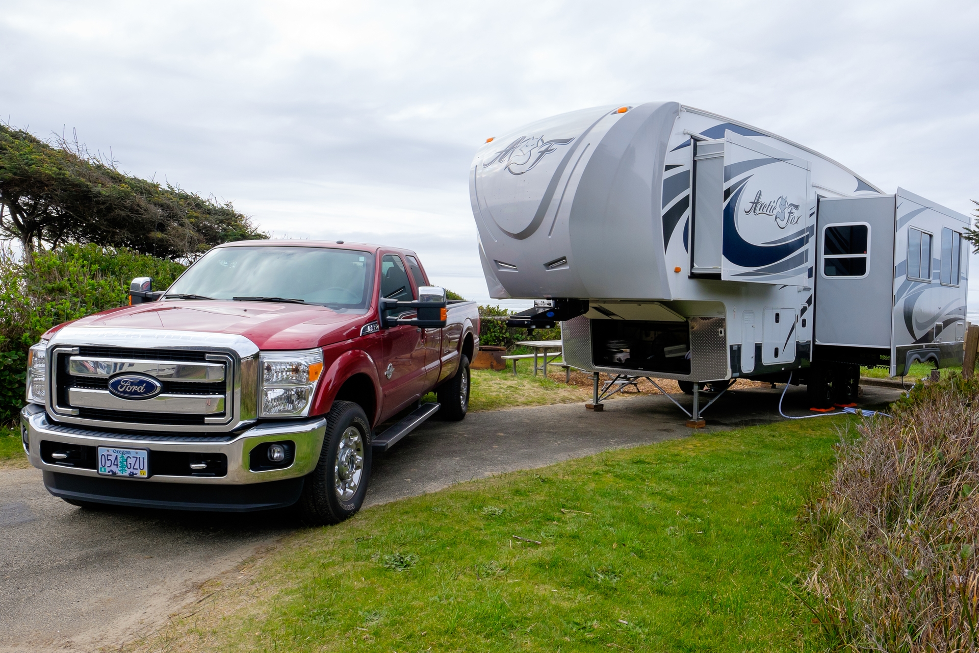 ford-truck-with-arctic-fox-fifth-wheel.jpg